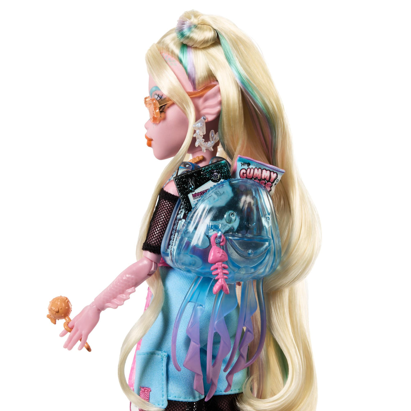 Monster High Lagoona Blue Puppe in Mesh-T-Shirt und Cargohose mit Haustierfisch Neptuna und Accessoires wie Rucksack, Snack und Notizbuch, HXH75