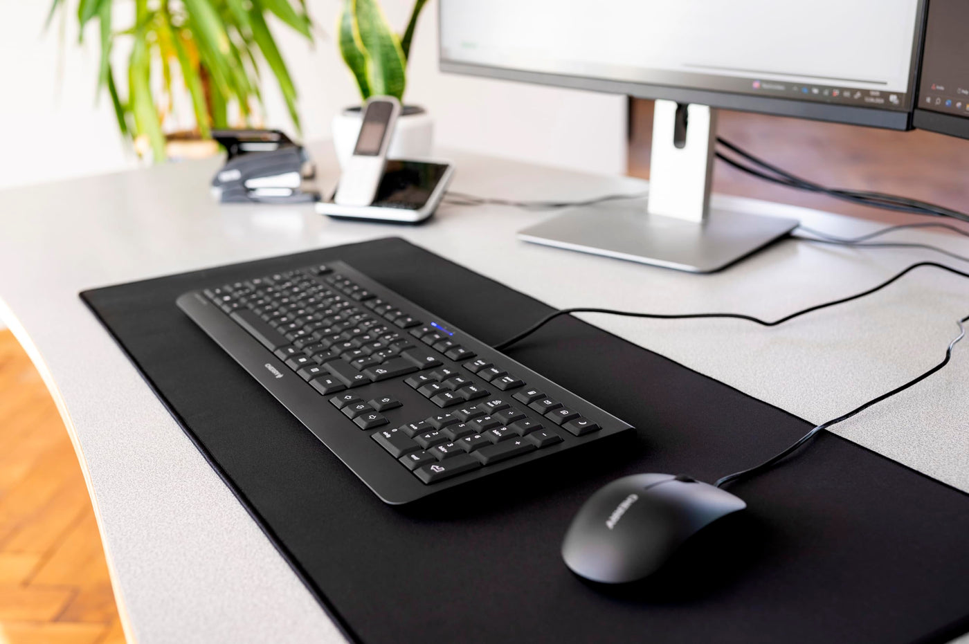 CHERRY DC 2000, Kabelgebundenes Tastatur-Maus-Set, Spanisches Layout (QWERTY), Plug & Play über je 1 USB-Anschluss, Flaches Design, Symmetrische Maus, Schwarz