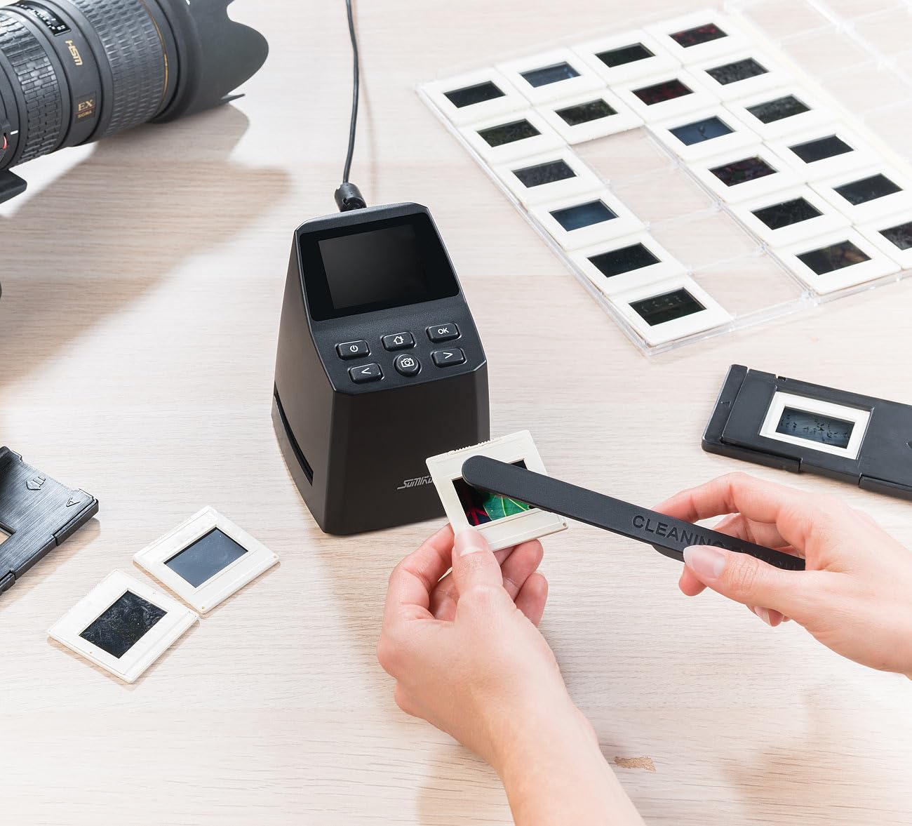 Somikon Dia und Negativscanner: Stand-Alone-Dia- & Negativ-Scanner mit 2,4" / 6,1 cm Display, 14,6 MP (Dia Betrachter, Dia Digitalisierer, Digitalisierung)