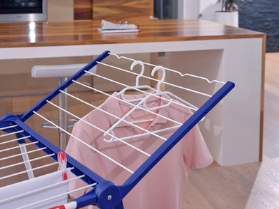 Leifheit Standtrockner Pegasus 200 Solid mit 20m Trockenlänge für 2 Wäscheladungen, Flügelwäschetrockner für lange Wäsche mit 4 Kleinteilehaltern, Kleiderbügelstangen und 5 Bügeln [Amazon Exclusive]