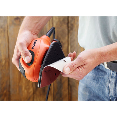 BLACK+DECKER Dreieckschleifer Mouse für staubfreies Schleifen (55 Watt Schleifmaschine, Schleifplatte 133 x 95 mm, Schleifen Polieren, inkl. Schleifpapiere + Fingerschleifpapier) BEW230BCA