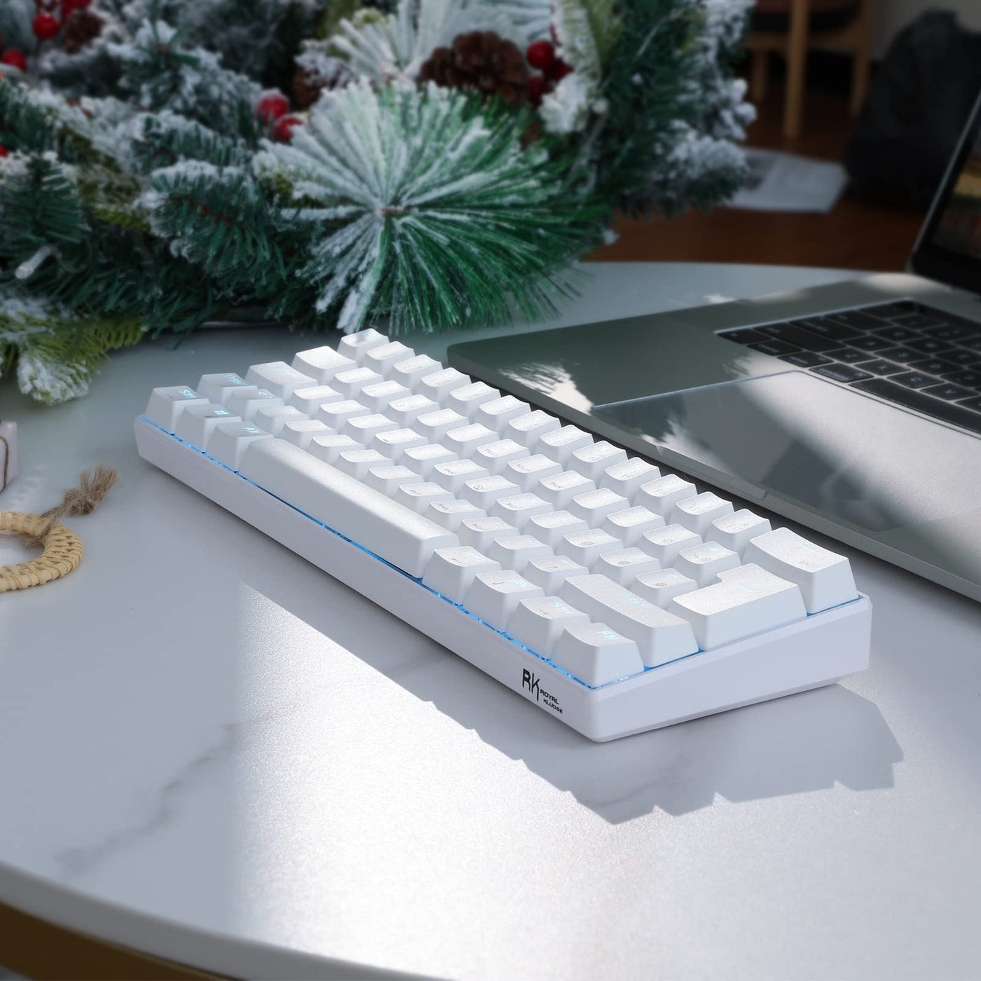 RK ROYAL KLUDGE RK61-DE 60% Bluetooth/kabelgebundene / 2.4Ghz kabellose mechanische Tastatur, 61 Tasten, Hot-Swap-fähige Blaue Schalter Gaming-Tastatur für Win/Mac, Weiß, QWERTZ Deutsches Layout