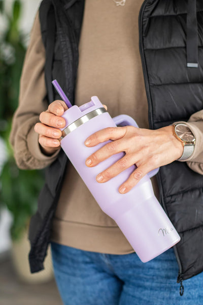 Milu Thermobecher 1200ml mit Strohhalm und Henkel – 48h Eis/24h kalt/12h heiß Edelstahl Tumbler 40oz mit Griff - Isolierbecher to go - Isolierflasche Trinkflasche doppelwandig isoliert (Lilac, 1200ml)