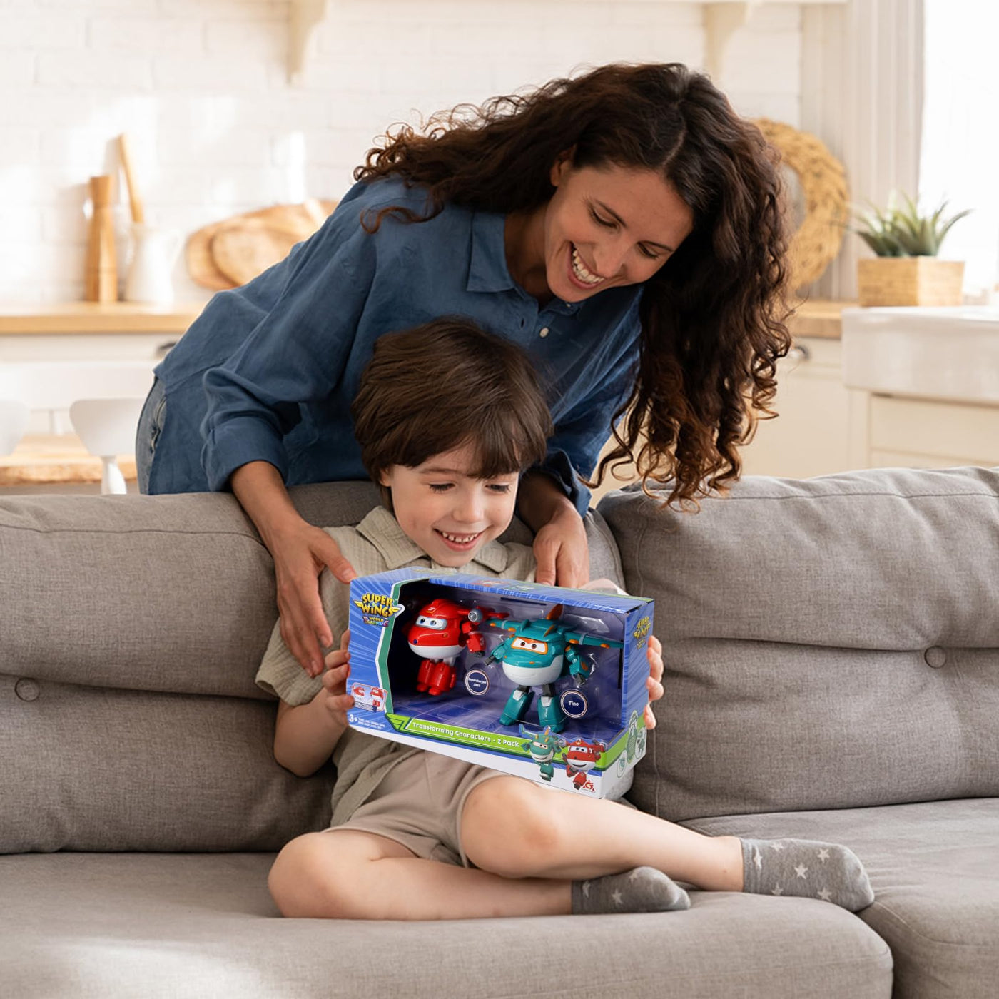 Super Wings 5" Transforming Characters 2-Pack Transforming Supercharged Jett + Tino, Transformer Spielzeug für 3+ Jahre Alten Jungen Mädchen, Rot