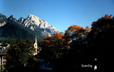 Reflecta x33-Scan - Hochwertiger Diascanner und Negativscanner mit 15,3 MP CMOS-Sensor, 5" IPS-Display, automatische und manuelle Farbkorrektur, scannt 35mm Filme und Dias ohne PC