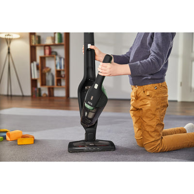 AEG Ergorapido CX7-2-45MÖ 2in1 Akku Staubsauger/50% Recyclingmaterial/beutellos/bis zu 45 min Laufzeit/freistehend/180° Drehgelenk /Bürstenreinigungsfunktion/LED-Lichter/18.5W/ 0.5L/schwarz,grün