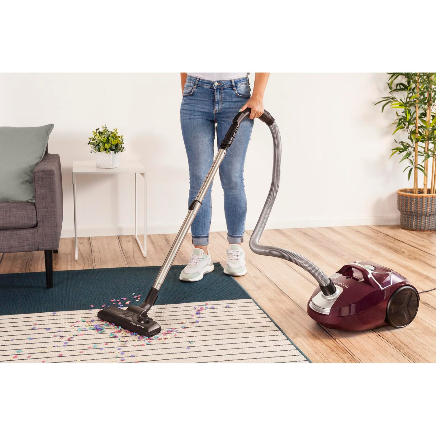 Rowenta Compact Power Staubsauger mit Beutel, 750 Watt, 3 Liter Staubbeutel, 2-in-1-Fugendüse, Home & Car-Set, für alle Bodenarten, kompaktes Design, Bodenstaubsauger, ‎dunkelrot /silber, RO3969EA