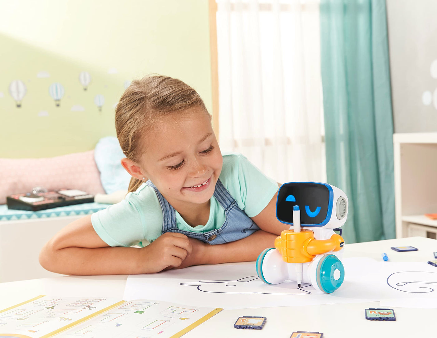 Vtech Codi, der clevere Mal-Roboter – Interaktiver Freund, der Sich von allein bewegt und mit dem Stift in Seiner Hand zeichnet – Für Kinder von 4-8 Jahren