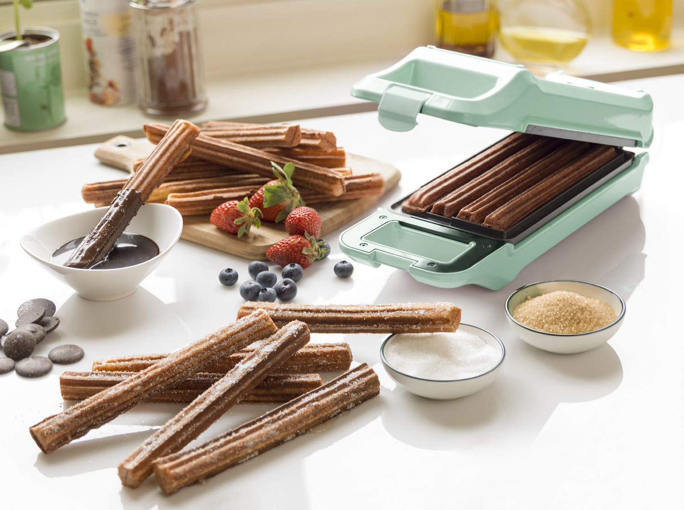 Bestron Churros Maker, Waffeleisen für bis zu 4 Churros, Retro Design, 700 Watt, Sweet Dreams, Mint