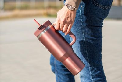Milu Thermobecher 1200ml mit Strohhalm und Henkel – 48h Eis/24h kalt/12h heiß Edelstahl Tumbler 40oz mit Griff - Isolierbecher to go - Isolierflasche Trinkflasche doppelwandig isoliert (Gravur, 1,2L)