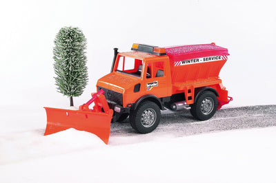 bruder 02572 - MB-Unimog Winterdienst mit Räumschild - 1:16 Fahrzeuge, Schneepflug, Schneeräumer, Streuwagen