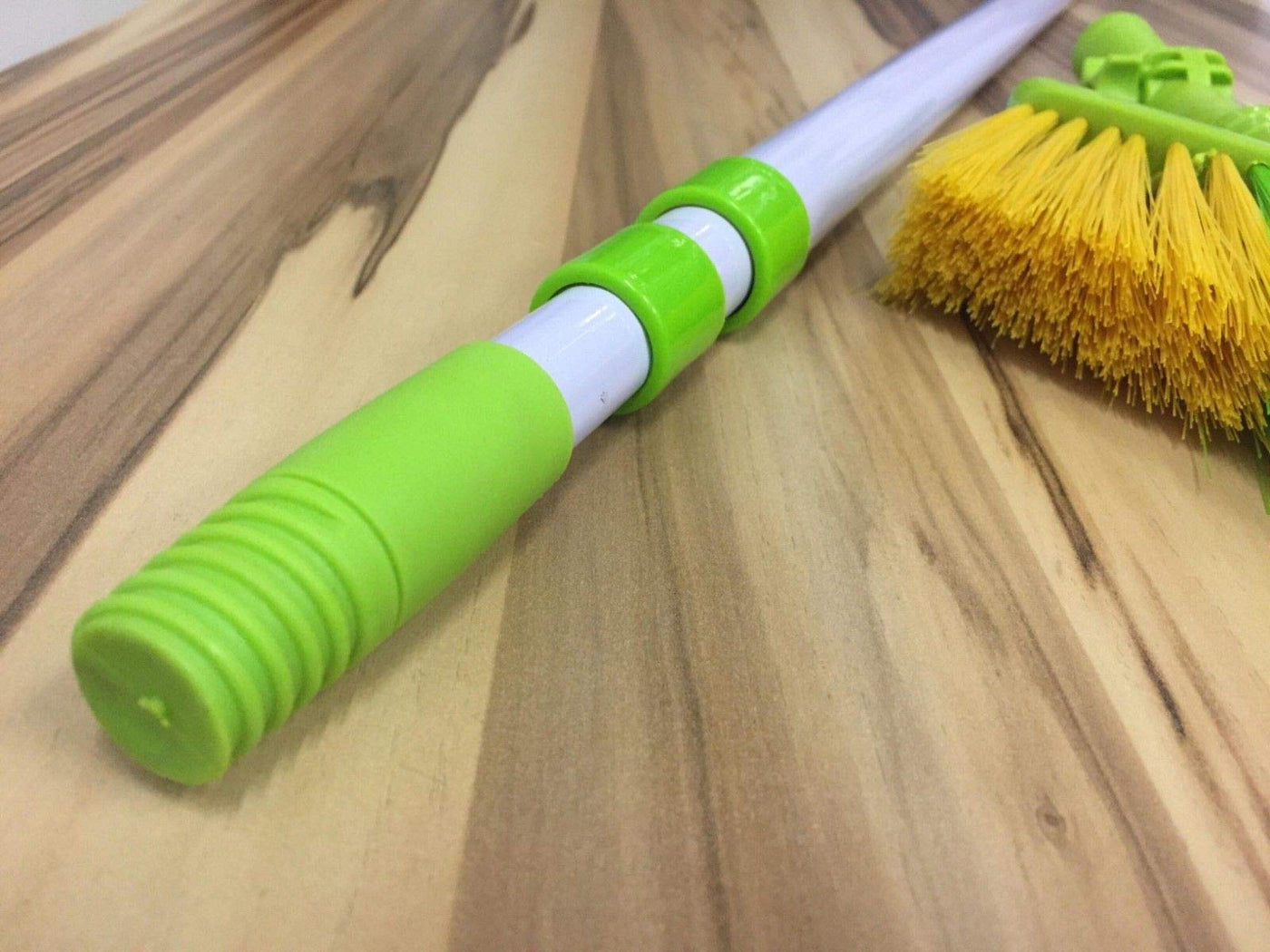 Neustanlo | Eckbesen mit Teleskop | 3,25 Meter | mit Schraubgewinde | Kunststoffborsten | Farblich Sortiert | Dachrinnenbesen Dreieckbesen mit Teleskopstange