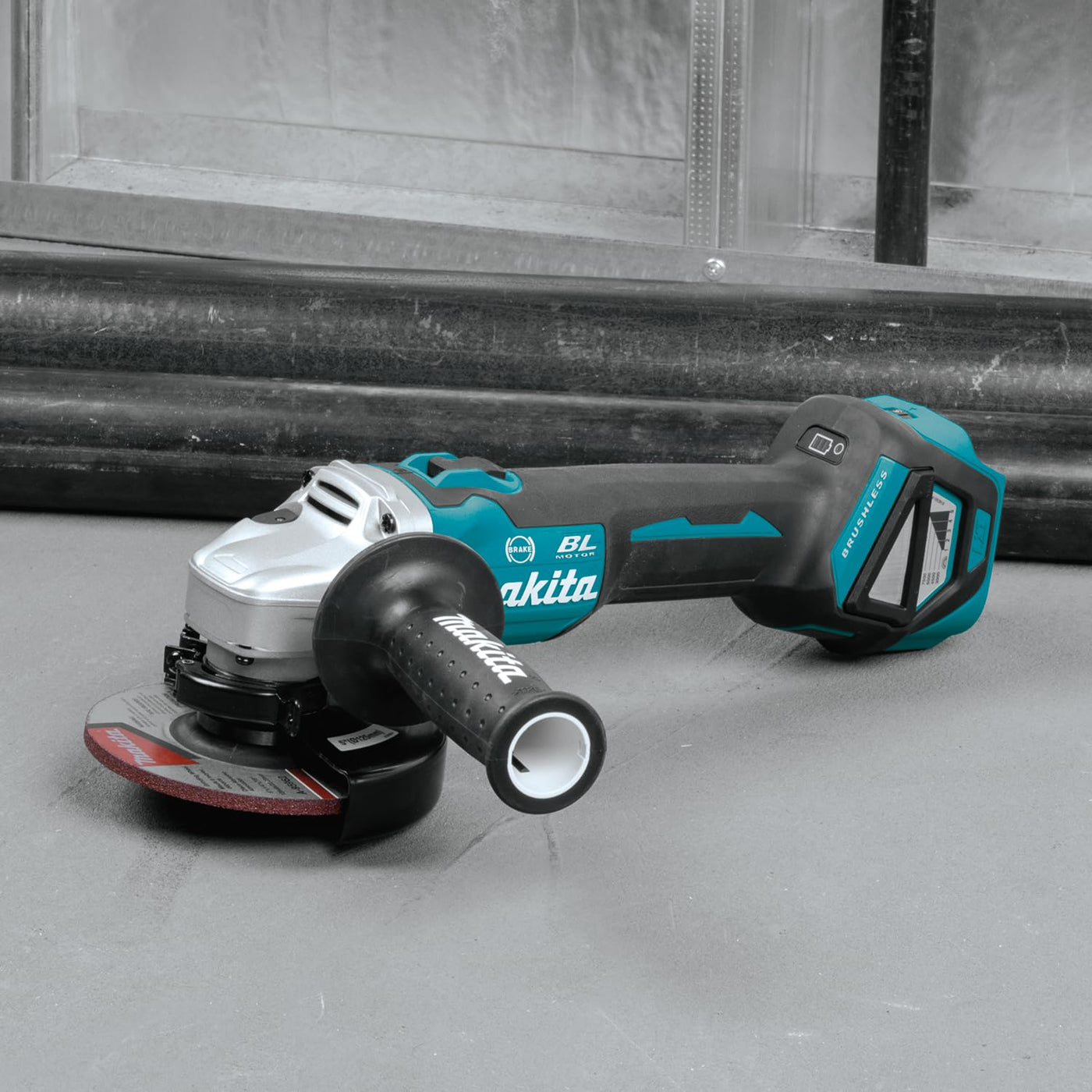 Makita DGA513RTJ Akku-Winkelschleifer 18 V / 5,0 Ah, 2 Akkus + Ladegerät Im MAKPAC