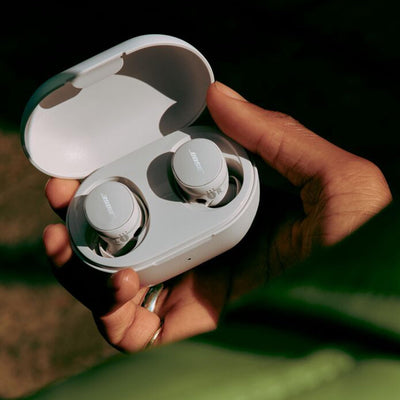 Bose QuietComfort Kabellose Noise-Cancelling-Earbuds, Lifestyle-Bluetooth-Earbuds mit aktivem Noise-Cancelling, bis zu 8,5 Stunden Akkulaufzeit, Weiß