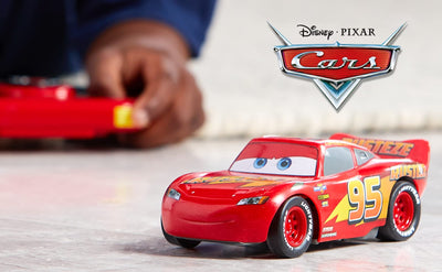 Disney Store Pixar Ferngesteuertes Auto Lightning McQueen Pixar Cars, 15 cm / 6”, 2,4 GHz, Auto Spielzeug, bewegt Sich in Vier Richtungen, stundenlanger Fahrspaß, geeignet für Kinder ab 3 Jahren