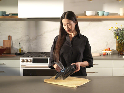 iRobot Roomba Combo j5+ (j5576) Saug- und Wischroboter, autom. Absaugstation, Kartierung, PrecisionVision Navigation, 4-Stufen-Reinigung, Objekterkennung und -vermeidung, Sprachassistentenkompatibel