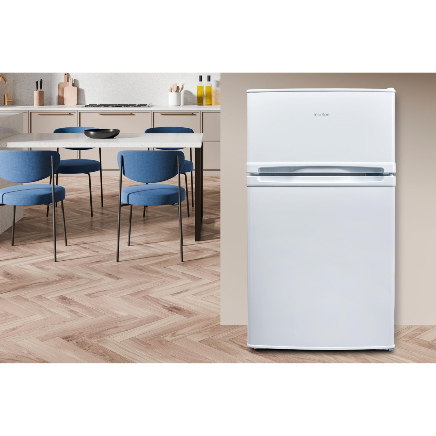 MEDION Mini Kühl-Gefrierkombination (85 Liter, 61L Kühlteil, 24L Gefrierteil, freistehend, 40 dB, transparente Gemüseschublade, Türanschlag wechselbar, MD 37689) weiß