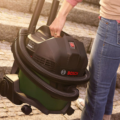 Bosch Nass- und Trockensauger UniversalVac 15 im Set mit fünf Papierfilterbeuteln (1000 Watt, 15 Liter Behältervolumen, im Karton)