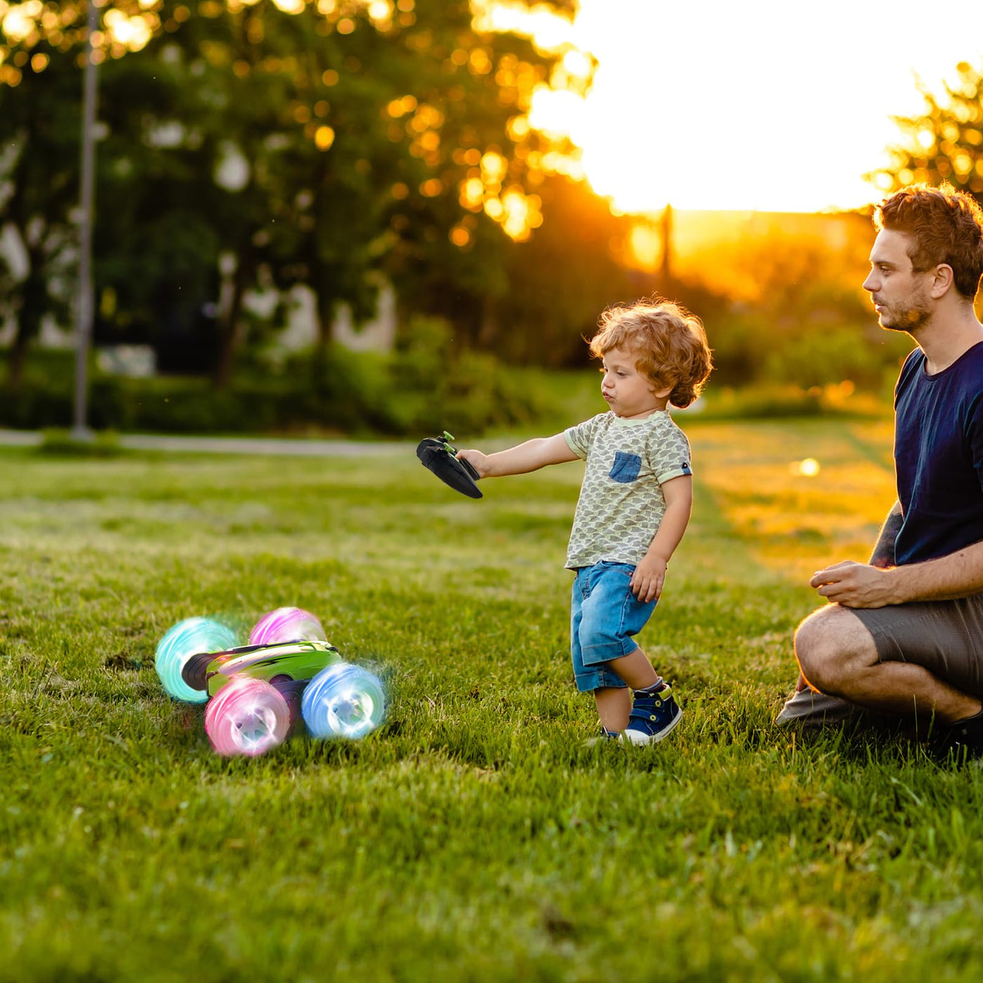 Rodzon Ferngesteuertes Auto 3 4 5 6 7 8 9 Jahre Spiele LED Blinken RC Auto Spielzeug Jungen Mädchen Geschenke Kinder Toy 2.4Ghz 4WD 360° Flipper Drift RC Car mit 2 Aufladbarer Batterien (Grün)