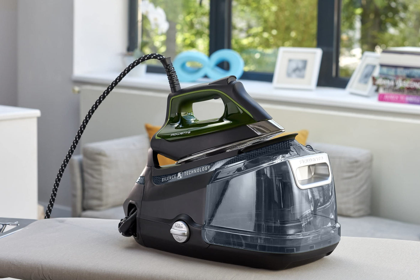 Rowenta DG9248F0 Silence Steam Pro DG9248 Dampfbügelstation, 2800, 1.3 liters, Schwarz/Grün