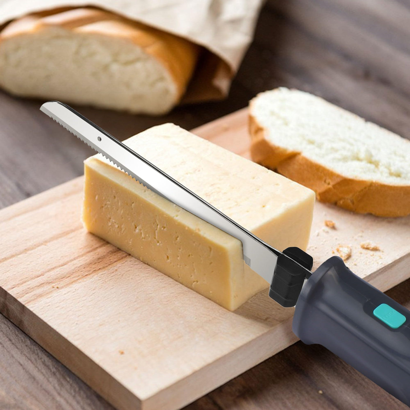 HAUSHOF Elektromesser, Kabelloses Küchenmesser mit 2 Edelstahlklingen, Elektrisches Messer mit Gabel, 2000 mAh Akku für Präzises Schneiden von Brot, Fleisch und Käse, mit Aufbewahrungsbox, Grau