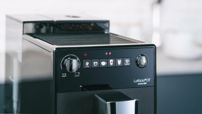 Melitta Latticia OT - Kaffeevollautomat mit Milchsystem, Kaffeemaschine mit Mahlwerk für z. B. Kaffee oder Cappuccino, schwarz
