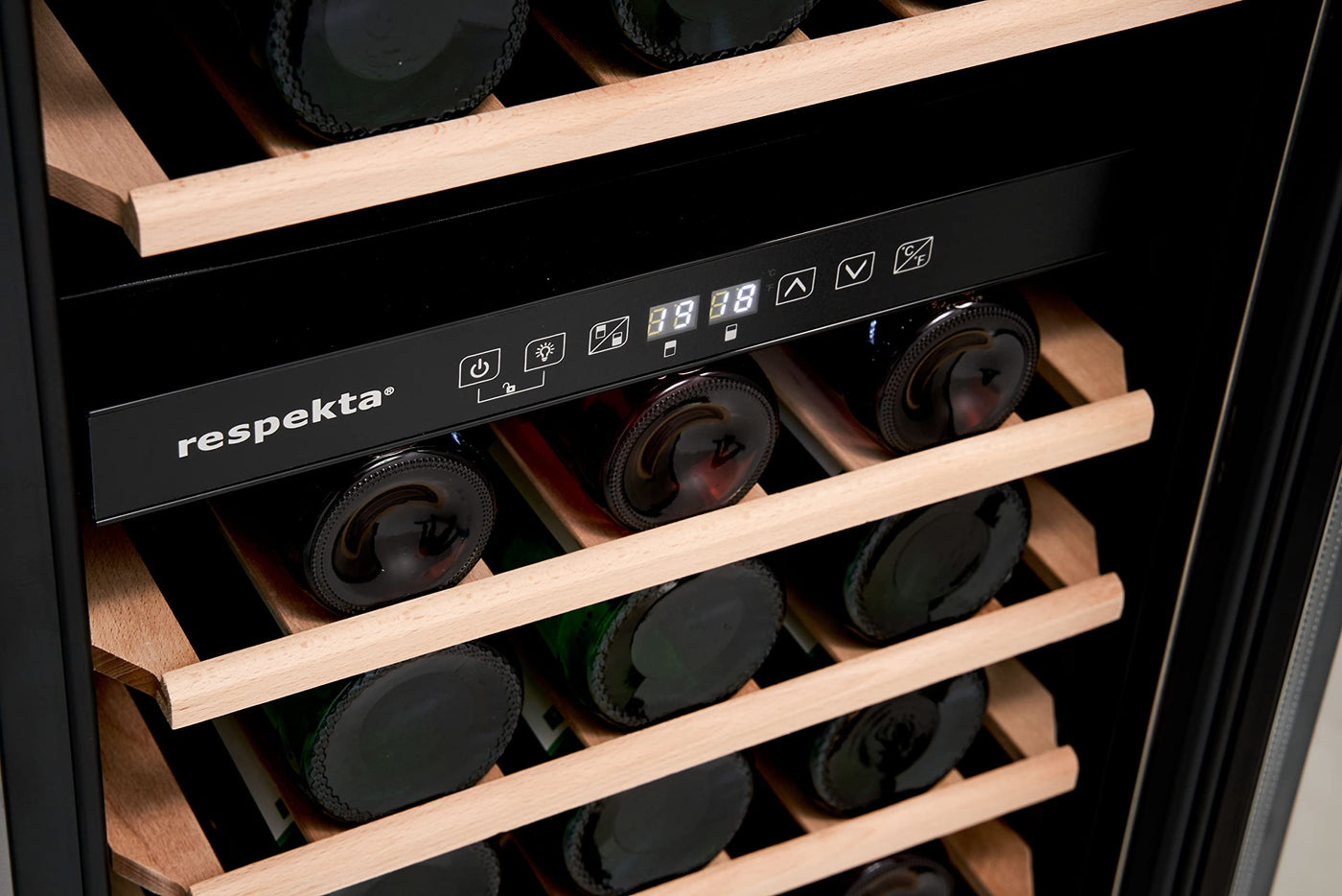 Respekta Weinkühlschrank freistehend für 77 Standardflaschen / 193 L Nutzinhalt/Regelbares Thermostat 5-22°C/Touch Control/LED Leuchte/Wechselbarer Türanschlag/Max. 43 dB/WKS 77