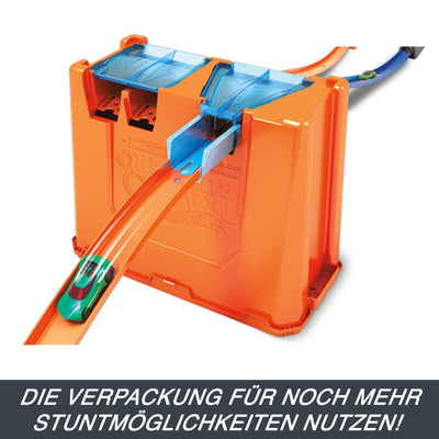 Hot Wheels Bahn Track Builder, Autorennbahn Bauset für Hot Wheels Autos, inkl. 2 Spielzeugautos, Spurwechsler, steile Kurven, Crashzone, Auto Spielzeug, Spielzeug ab 4 Jahre, GGP93