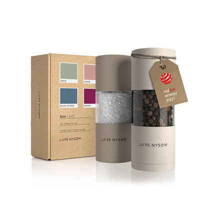 LARS NYSØM Salz und Pfeffer Mühlen Set aus Edelstahl mit einstellbarem Keramik-Mahlwerk 2 Stück I Design Gewürzmühlen Set Manuell (2er Set) (Brown/Beige)