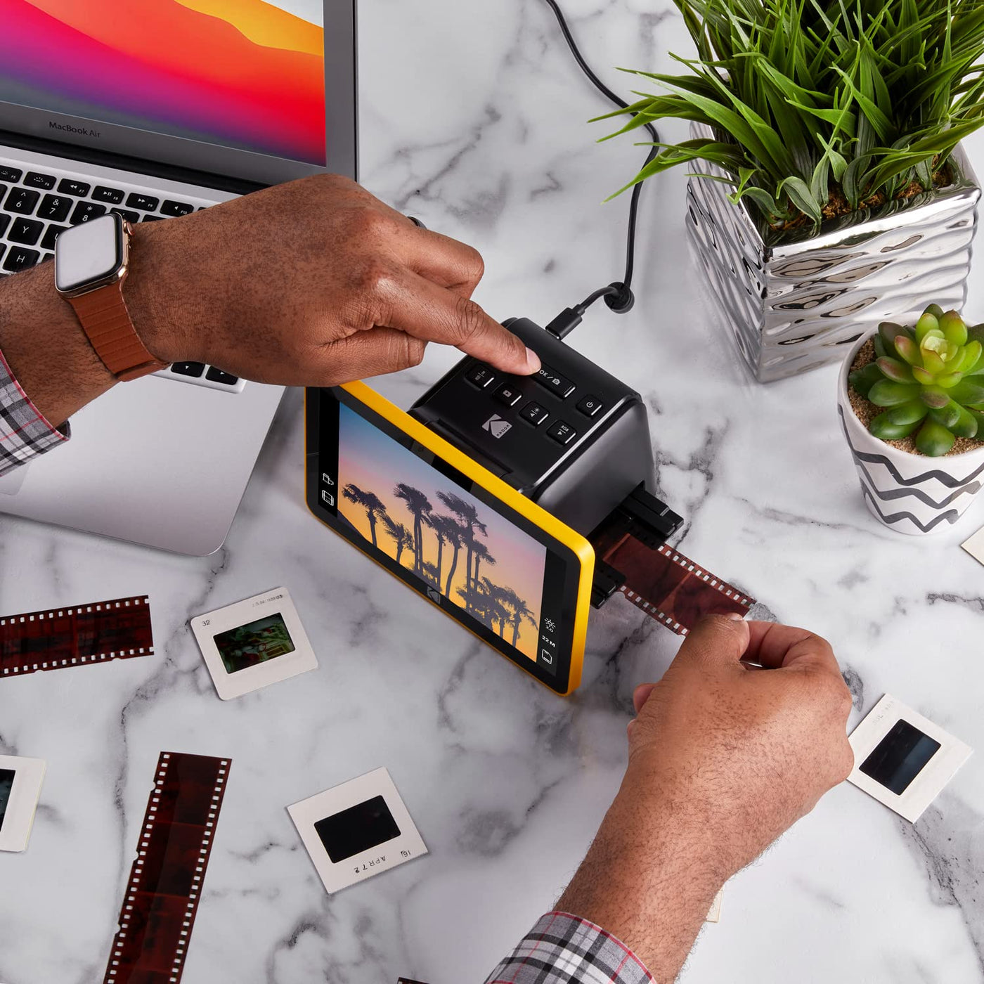 Kodak Slide N SCAN Scanner de Film numérique Max 7"- Grand écran LCD 7" convertit Les négatifs Couleur en 22MP HD n & b JPEG, Schwarz, RODFS70