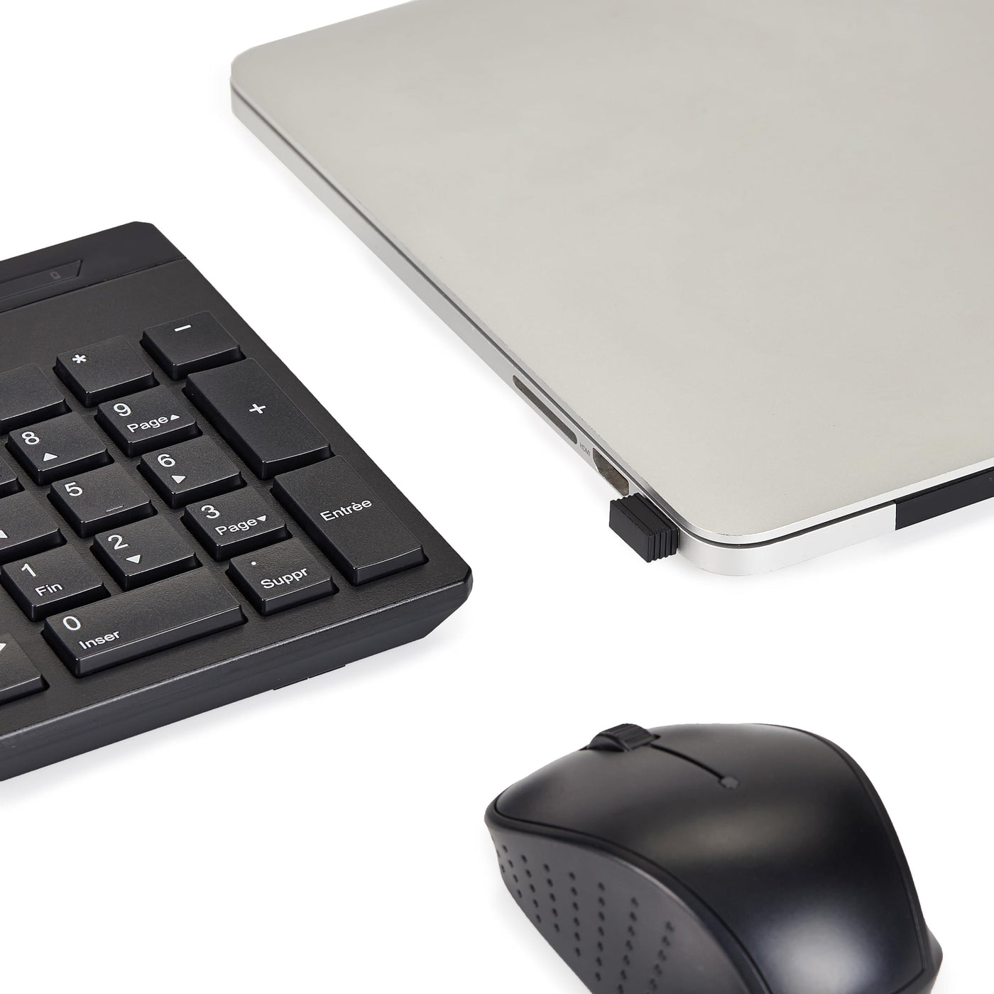 Amazon Basics – Tastatur-Maus-Set, volle Größe, kabellos, USB-Empfänger mit 2,4 GHz, DE-Layout, schwarz