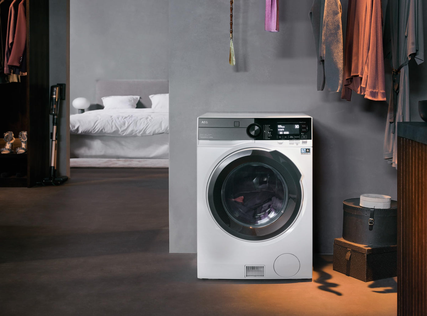AEG LWR9W80600 / Wifi Waschtrockner mit Wärmepumpe / SensiDry – schonend und energiesparend / 10 kg Waschen / 6 kg Trocknen / C / Mengenautomatik / ProSteam® - Auffrischfunktion / 1600 U/min