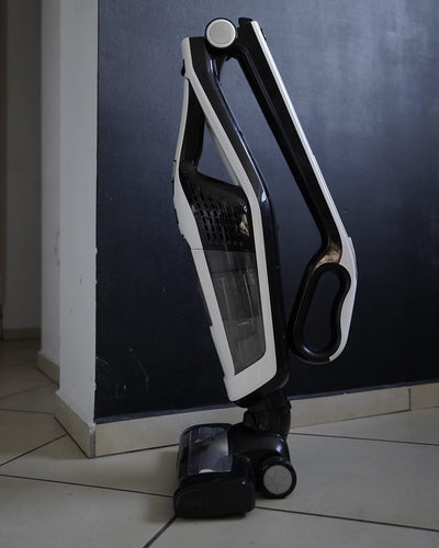 Rowenta RH6737 Dual Force 2-in-1 kabelloser Akku-Stabstaubsauger | integrierter Handstaubsauger | klappbarer Griff | sehr leicht – nur 2,5 kg | LED-Beleuchtung | Weiß