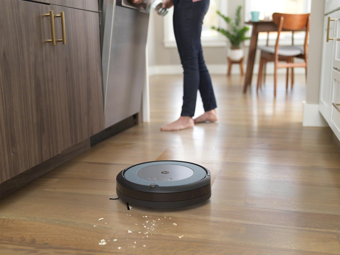 iRobot Roomba Combo i5 (i5172) Saug- und Wischroboter, WLAN-fähig, intelligente Navigation, 2 Gummibürsten für alle Böden, Reinigung nach Raum, Kompatibel mit Sprachassistenten, Farbe: Cool