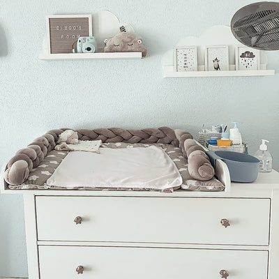 Puckdaddy – Wickelaufsatz Lasse kompatibel mit IKEA Hemnes Kommode u.Ä. – 80x80x10 cm aus Holz in Weiß – hochwertiger Wickeltischaufsatz inkl. Montagematerial zur Wandbefestigung