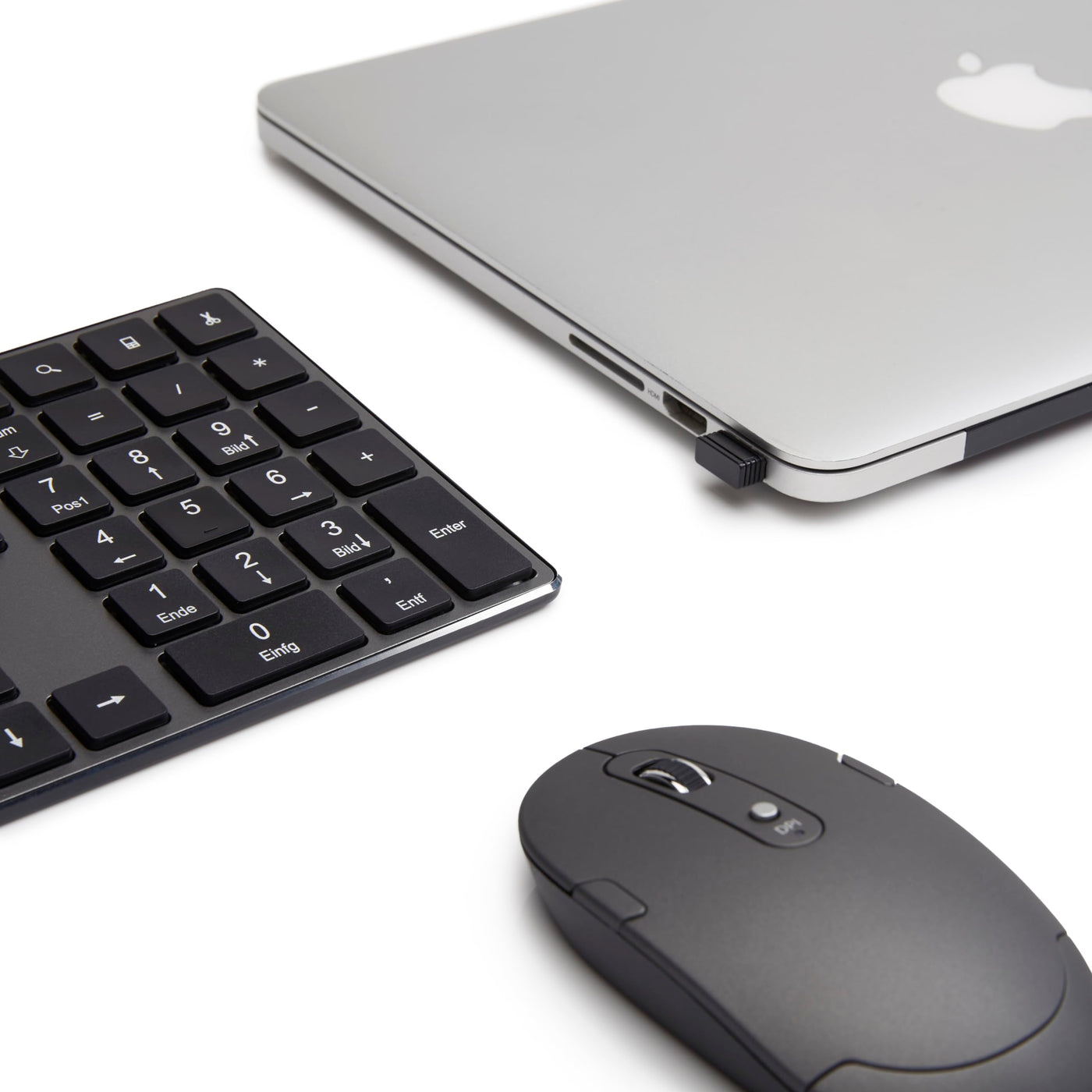Amazon Basics Tastatur und Maus, kabellos, aufladbar, ultradünn, leiser Anschlag, mit Nummernblock, (dt. Layout nicht garantiert), schwarz