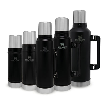 Stanley Classic Legendary Thermosflasche 2.3L - Thermos Hält 48 Stunden Heiß oder Kalt - Edelstahl Thermoskanne - BPA-Frei - Spülmaschinenfest - Matte Black