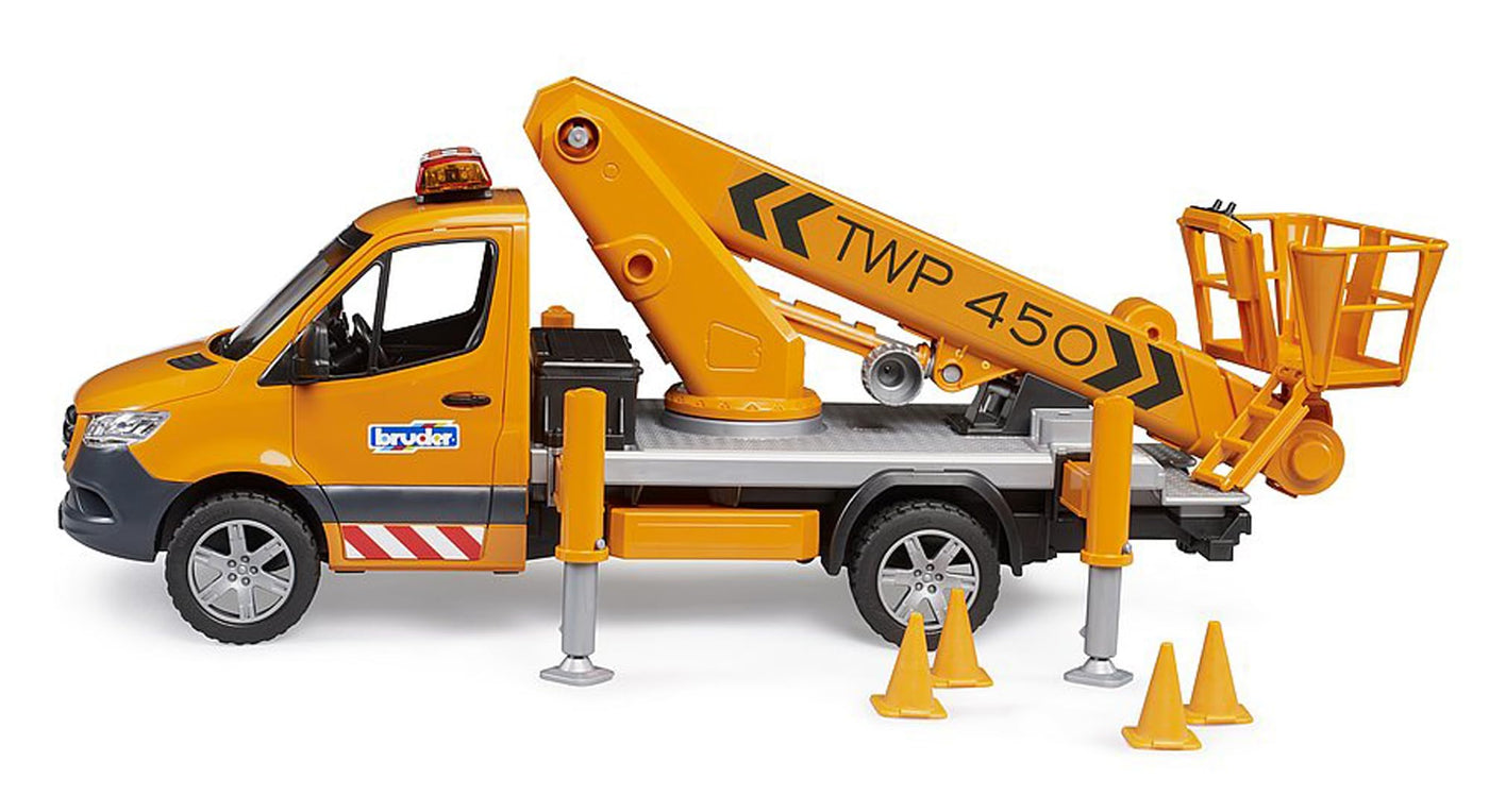 bruder 02679 - MB Sprinter mit Arbeitsbühne und Light & Sound Modul - 1:16 Baustellenfahrzeuge, Transporter, LKW, Bauarbeiter, Spielzeug ab 4 Jahre