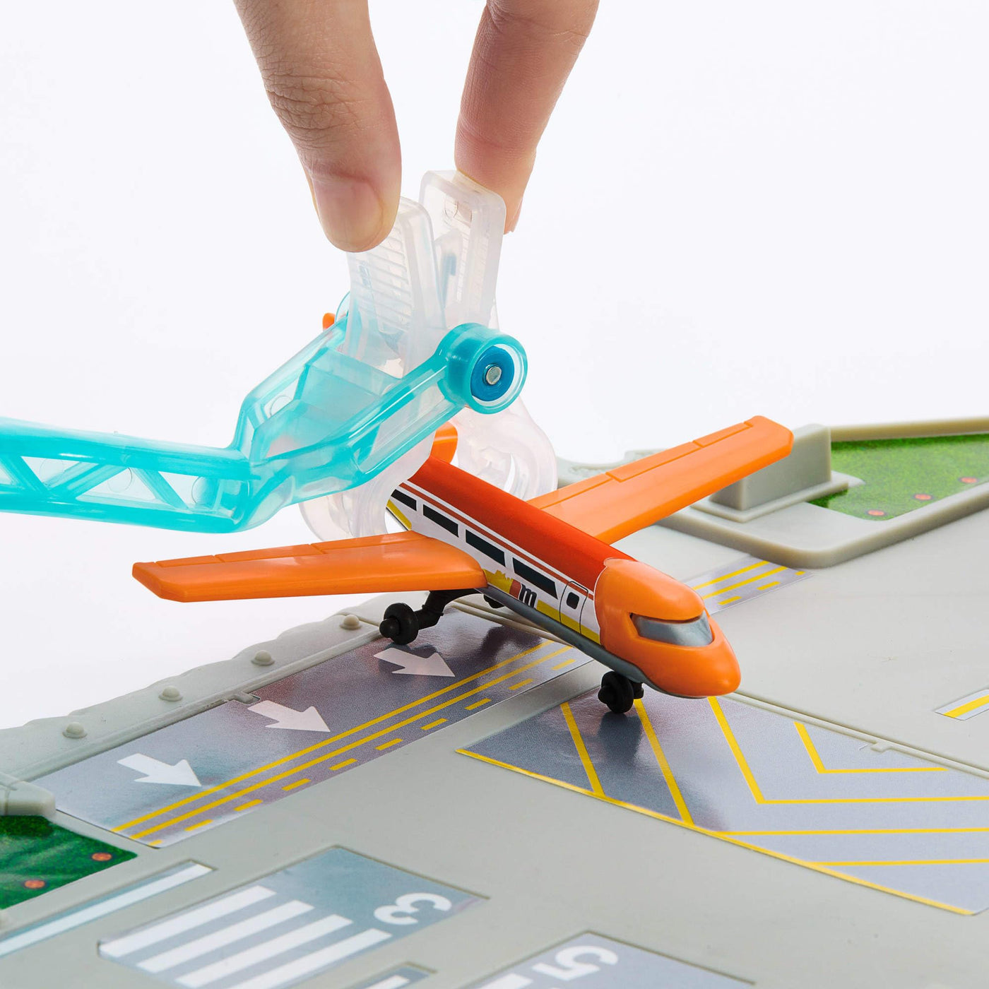 Matchbox Spielzeugauto-Set, Flughafen-Set mit Die-Cast-Audi im Maßstab 1:64, 1 Flugzeug aus Kunststoff, Abhebe- und Lande-Feature, Lagerhalle, Abhebe-Abenteuer-Set, JBW37