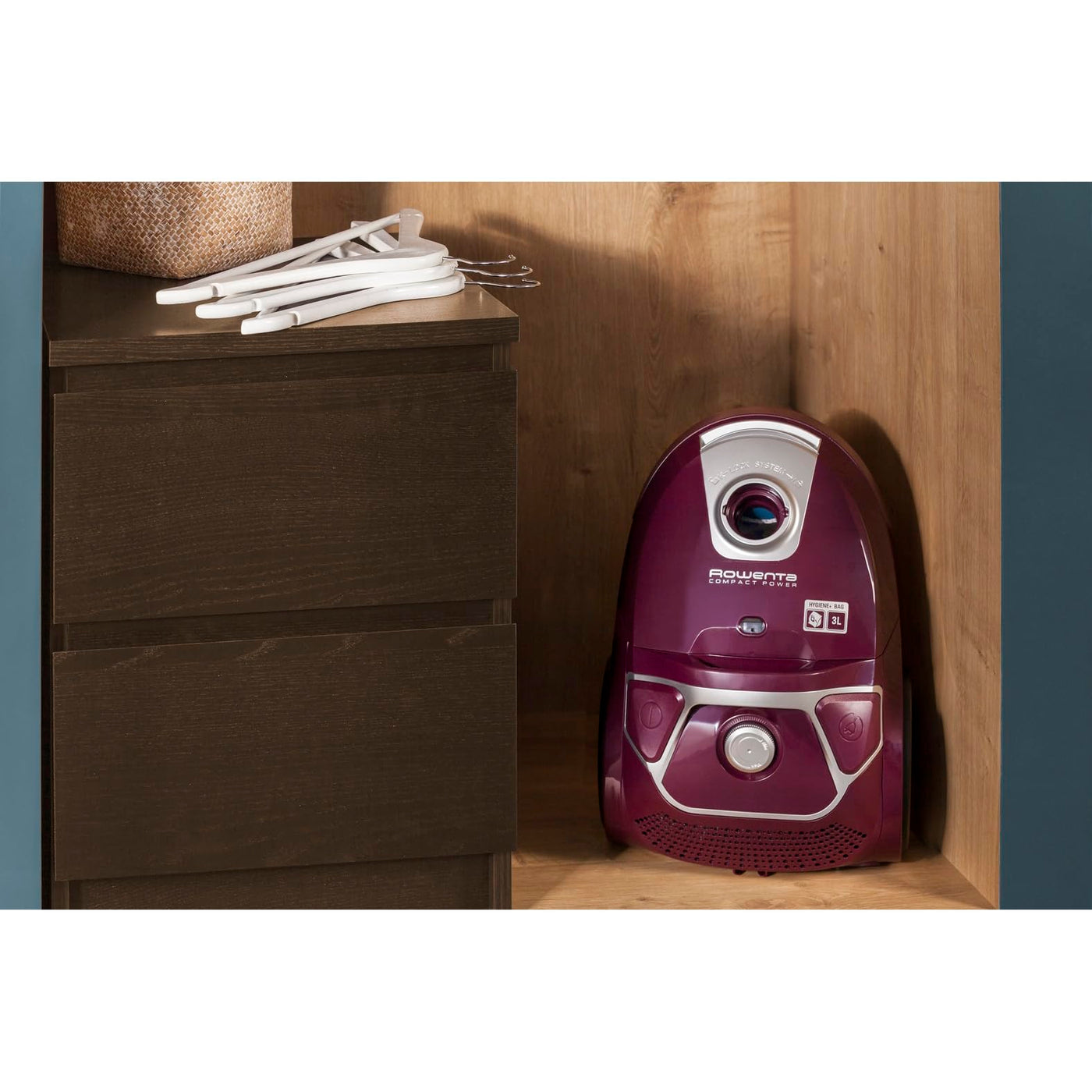 Rowenta Compact Power Staubsauger mit Beutel, 750 Watt, 3 Liter Staubbeutel, 2-in-1-Fugendüse, Home & Car-Set, für alle Bodenarten, kompaktes Design, Bodenstaubsauger, ‎dunkelrot /silber, RO3969EA