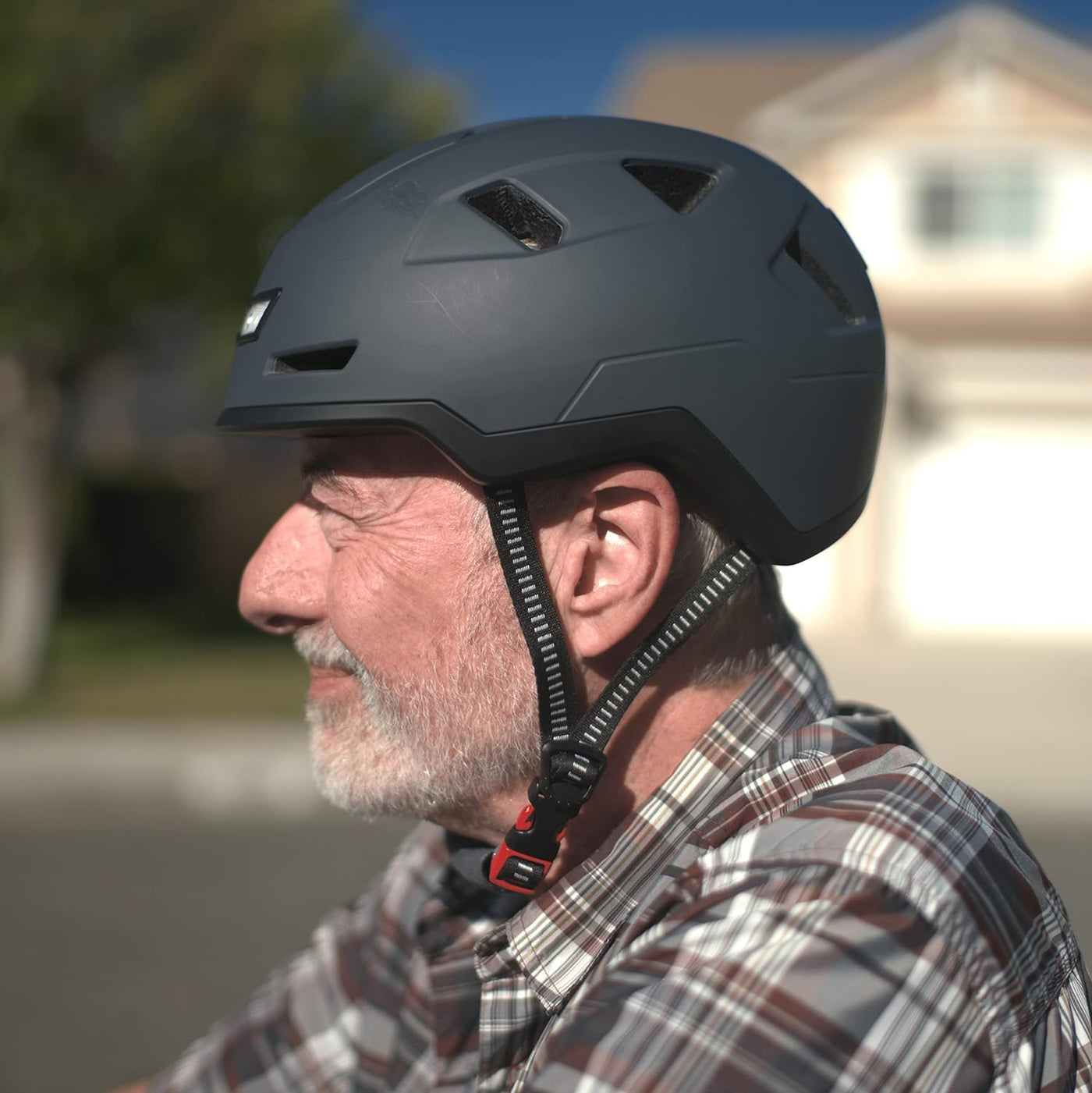 Allround Helm mit LED Beleuchtung: Fahrradhelm mit integriertem Licht: anpassbar, belüftet, leicht | Cityhelm für Herren + Damen: sicher im Stadtverkehr, E-Bike, MTB, Scooter, Skateboard, Roller