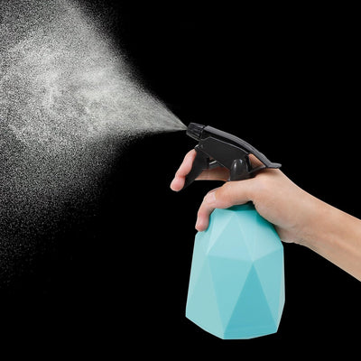MOTOKER Sprühflaschen für Pflanzen, 600ml Leere Wassersprühflaschen, Kunststoff Wiederverwendbare Einstellbare Nebelsprüher Spritzflaschen Behälter Nachfüllbar für Reinigungslösungen, Gartenarbeit,