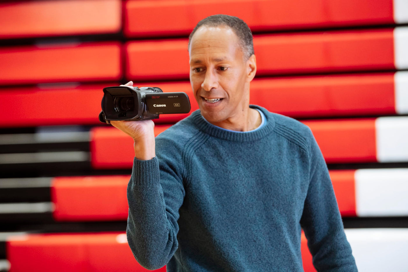 Canon LEGRIA HF G70 Camcorder 4K Full HD (UHD Videokamera 20fach Zoom, 3,5-Zoll LC-Display, Autofokus, Zeitlupe, Zeitraffer, 2 SD Kartenslots, MP4 Video Aufzeichnung, UVC HD Livestreaming) schwarz