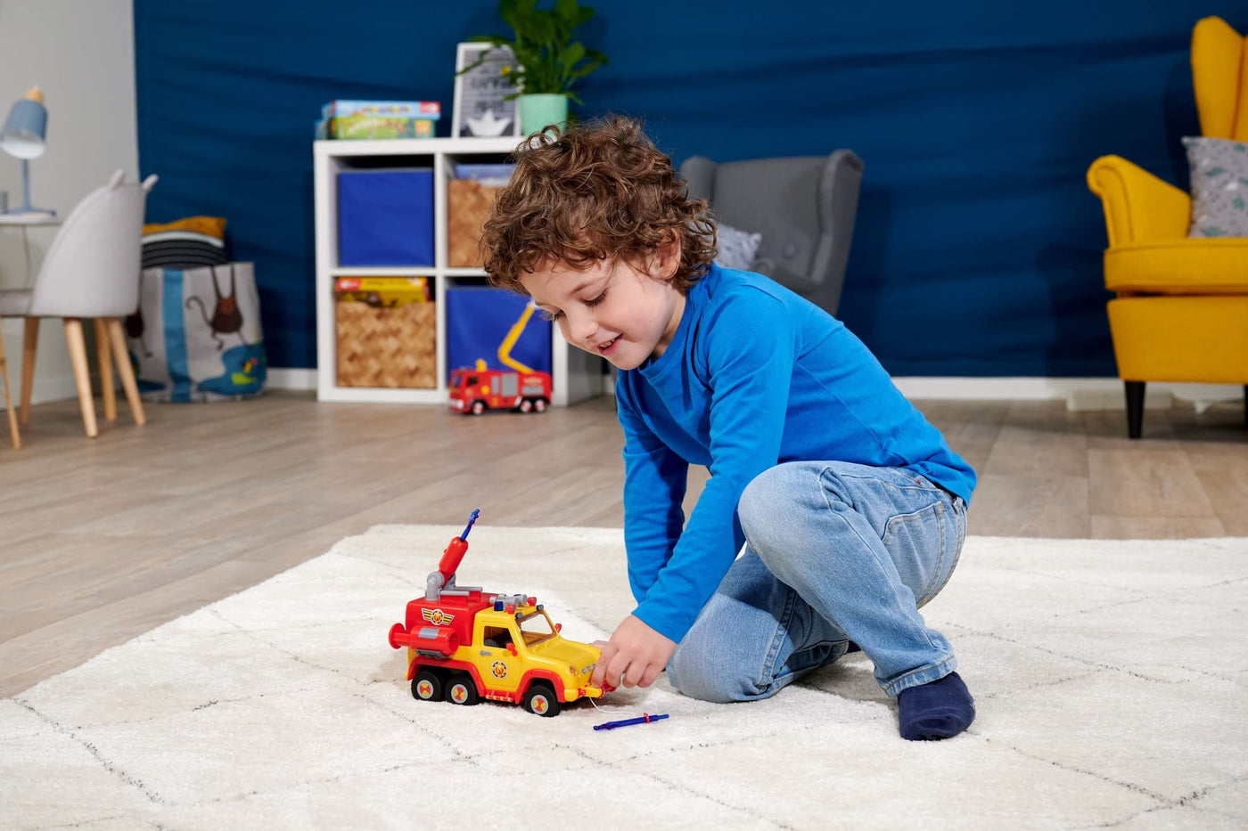 Simba 109251094 - Feuerwehrmann Sam Feuerwehrauto Venus 2.0 mit Figur, Originalsound, Blaulicht, Pfeilschussfunktion, Türen zum Öffnen, Penny Spielfigur, viel Zubehör, 19cm, ab 3 Jahren