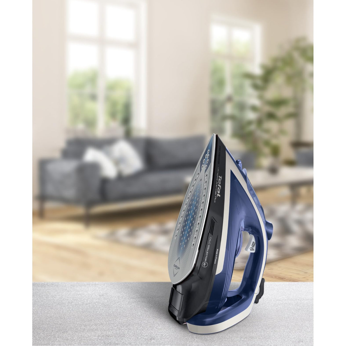 Tefal Ultragliss Plus Anti-Kalk Dampfbügeleisen, 2800 Watt, abnehmbarer Kalk-Kollektor, 50 g/Min. Dampfabgabe, 260 g/Min. Dampfstoß, Abschaltautomatik, Made in France, blau/weiß, FV6846