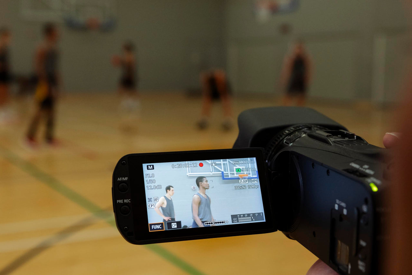 Canon LEGRIA HF G70 Camcorder 4K Full HD (UHD Videokamera 20fach Zoom, 3,5-Zoll LC-Display, Autofokus, Zeitlupe, Zeitraffer, 2 SD Kartenslots, MP4 Video Aufzeichnung, UVC HD Livestreaming) schwarz