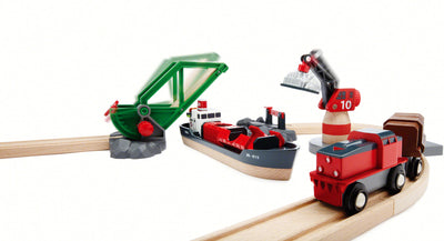 BRIO World 33061 Container Hafen Set - Mit Hafenbrücke und beweglichem Kran zum Beladen des Frachtschiffes - Geeignet für Kinder ab 3 Jahren