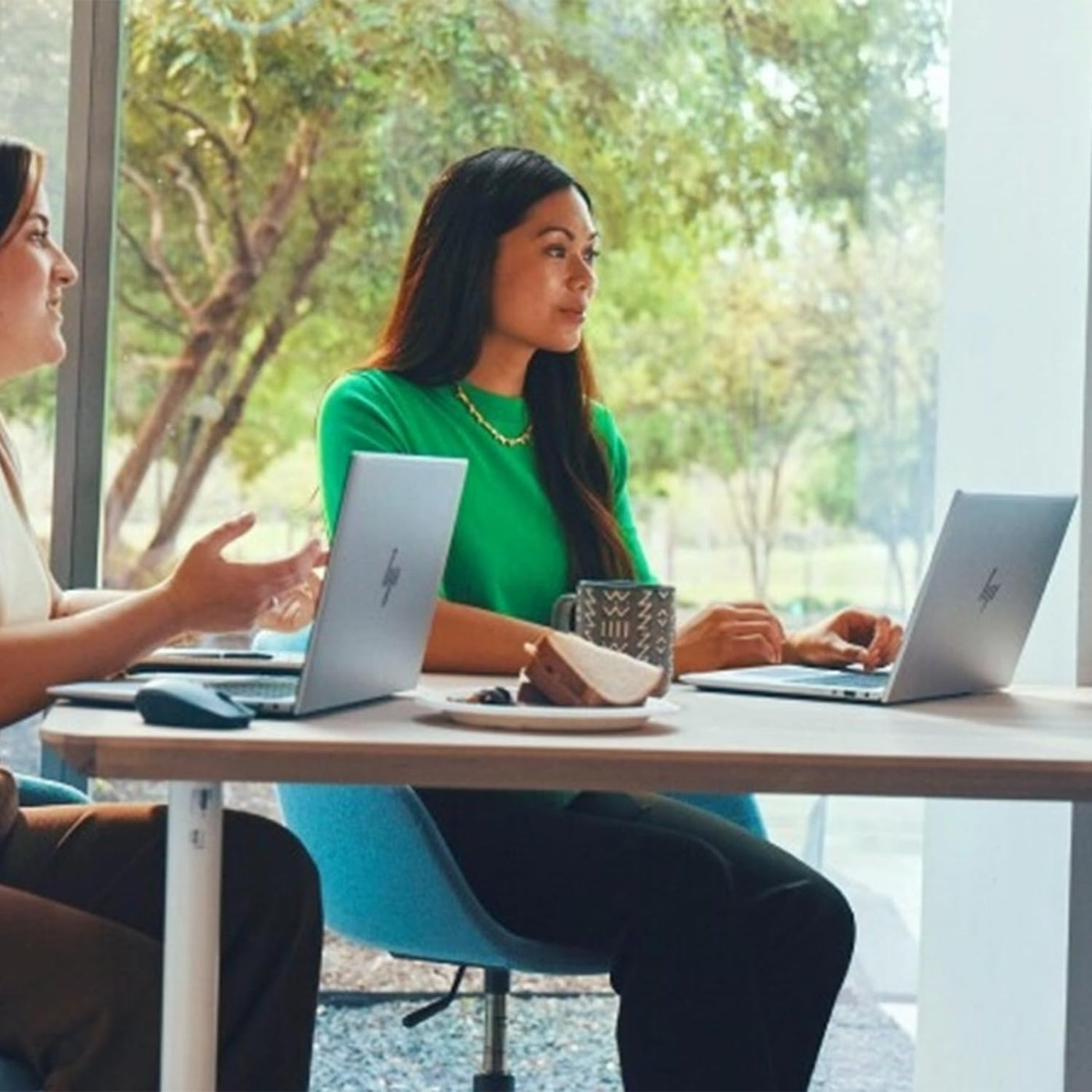 HP Envy Laptop | 17,3" FHD Touchscreen | Intel Core Ultra 7 155H | 16 GB DDR4 RAM (2X 8 GB) | 1 TB SSD | Intel Arc Graphics | Windows 11 Home | Copilot+ Key | QWERTZ Tastatur | Silber