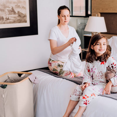 LONBET Wäschekorb mit Deckel 100L Groß - Stilvoller Wäschesammler Atmungsaktiv mit Stabilem Bambus-Rahmen - inklusive Herausnehmbarem Wäschesack Waschbar - Laundry Baskets Wasserdicht | Beige