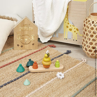 Janod - 10-teiliger Spielzeug-Wald aus Holz - Baby- und Kleinkindspielzeug - Stapeln und Stecken - Entwicklung der Feinmotorik Partnerschaft mit dem WWF - FSC-zertifiziert - Ab 1 Jahr, J08635